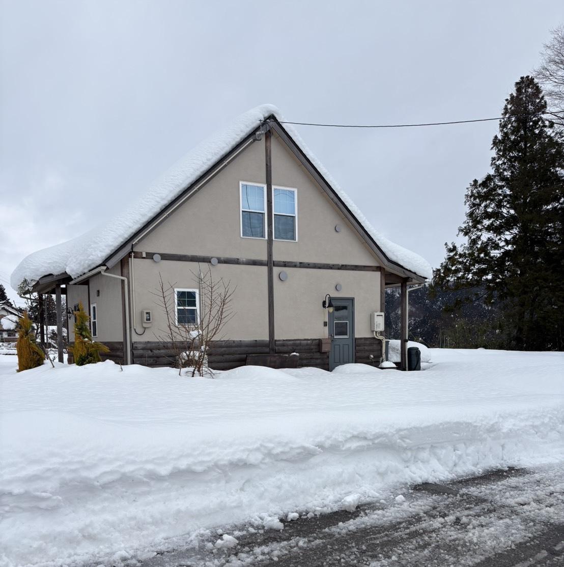 冬景色を見る家